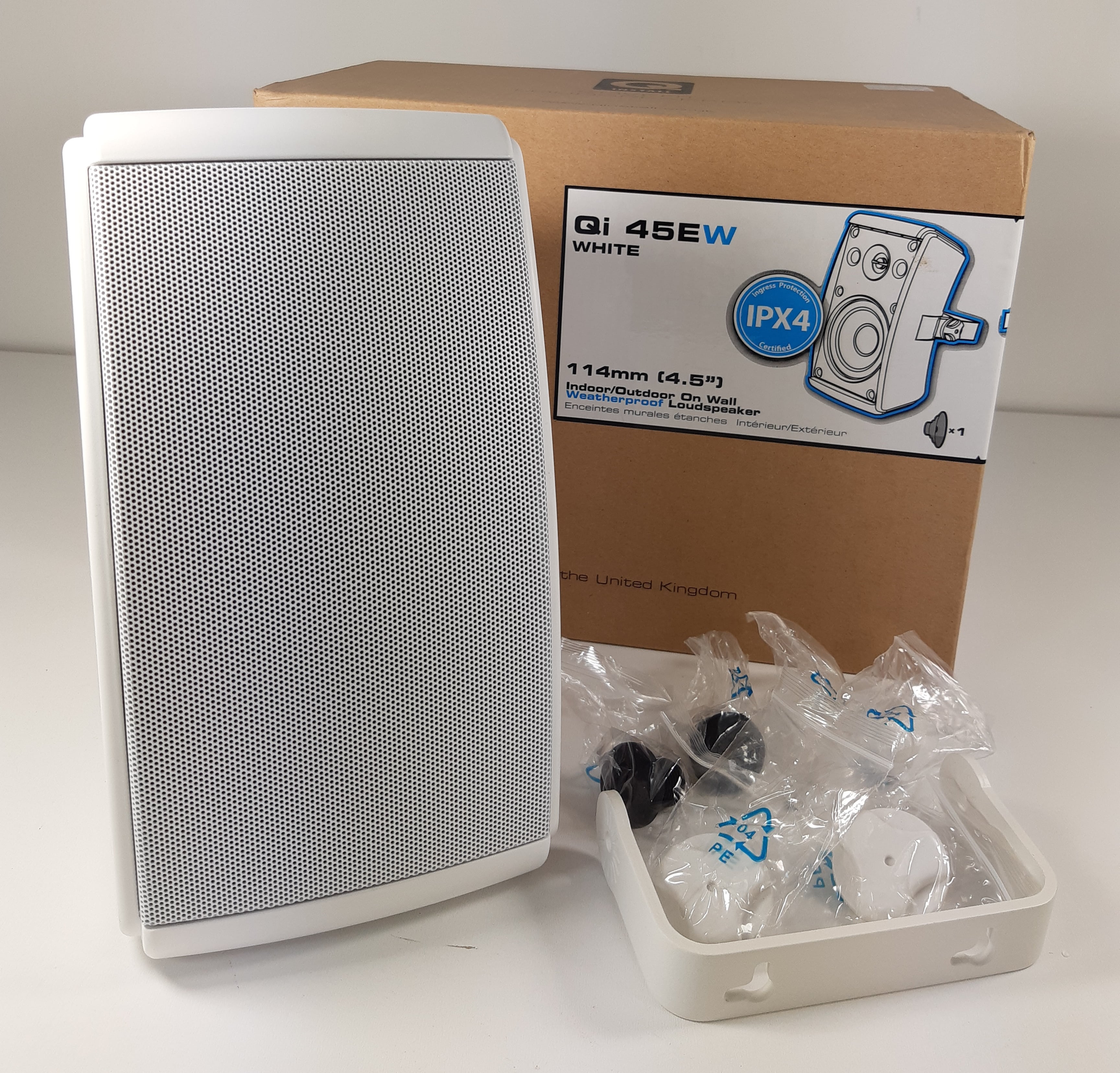 Q Acoustics QI 45EW box
